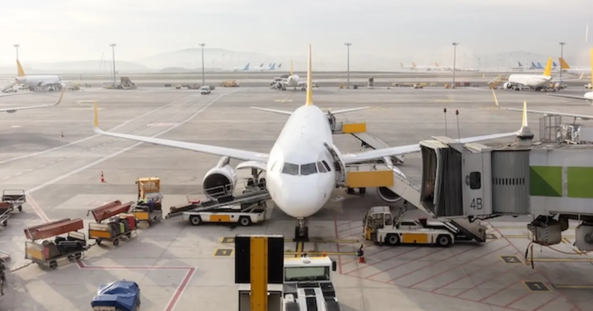 FAA 10% morning flight reduction heightens strain on US air cargo supply chains