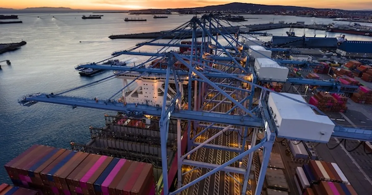 October container volumes decline at Port of Los Angeles and Long Beach