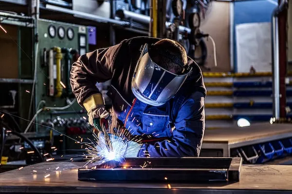 ISM: Manufacturing Contracts for 10th Month as PMI Falls to 47.9